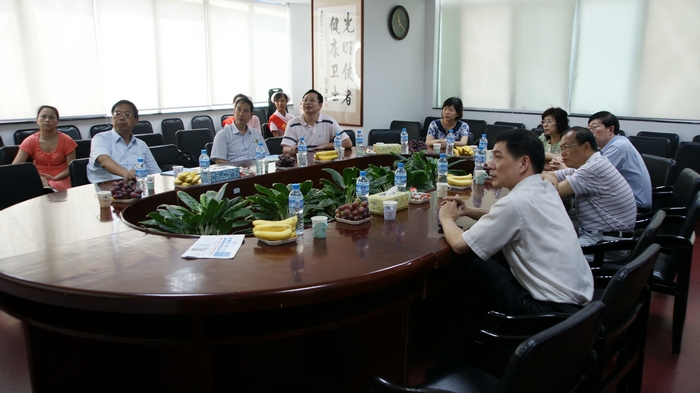 2010年9月15日上海商投集團(tuán)王董、沈董蒞臨我院參觀！